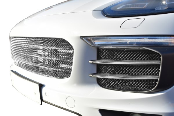 ZPR85915 958.2 Cayenne (MK II)- Front Grill Set